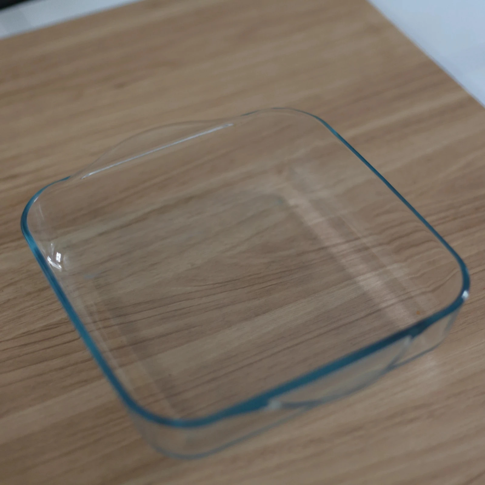 Plat carré en verre transparent 22x22 cm Centrakor